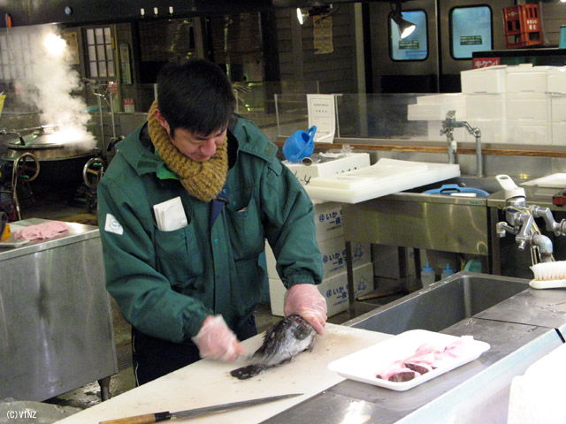 北海道 函館　市場で魚を購入